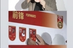 顺利入选！费南多晒国足主帅伊万手拿自己球员卡的照片