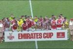 3-0完胜毕巴！赛后庆祝，队长厄德高手捧酋长杯奖杯