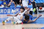 直播吧：徐杰确认核磁检查结果 脚踝部位的骨头与韧带没事